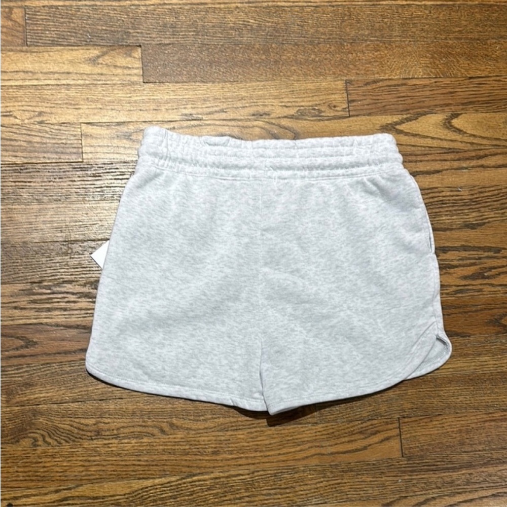 Gray Athletic Shorts with Elastic Waistband and Curved Hem - Picture 3 of 3